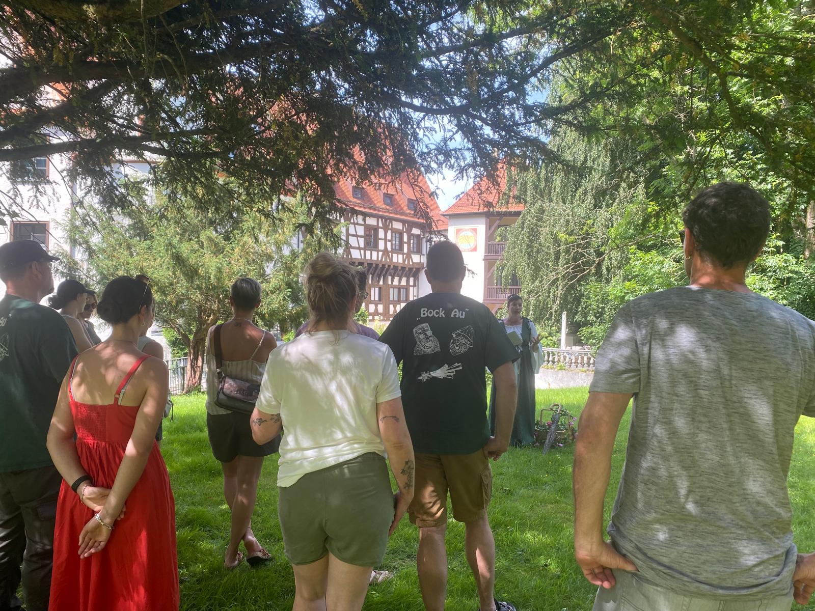 Führung im Schloss Neufra beim Sommerfest der VAN-Region Alb-Donau Führung im Schloss Neufra beim Sommerfest der VAN-Region Alb-Donau