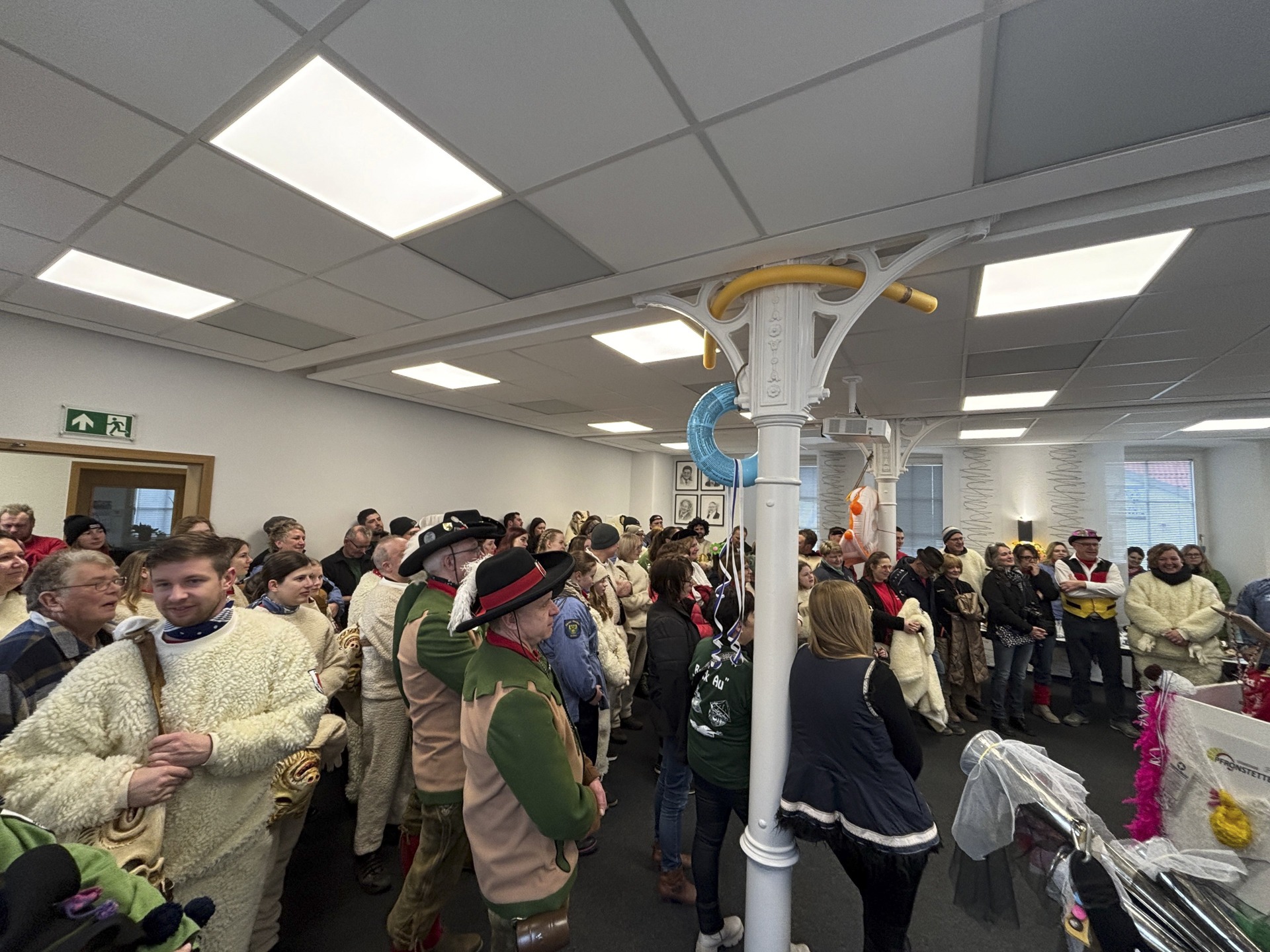 Die Schäf setzen den Bürgermeister von Pfronstetten ab und erobern das Rathaus von Pfronstetten.