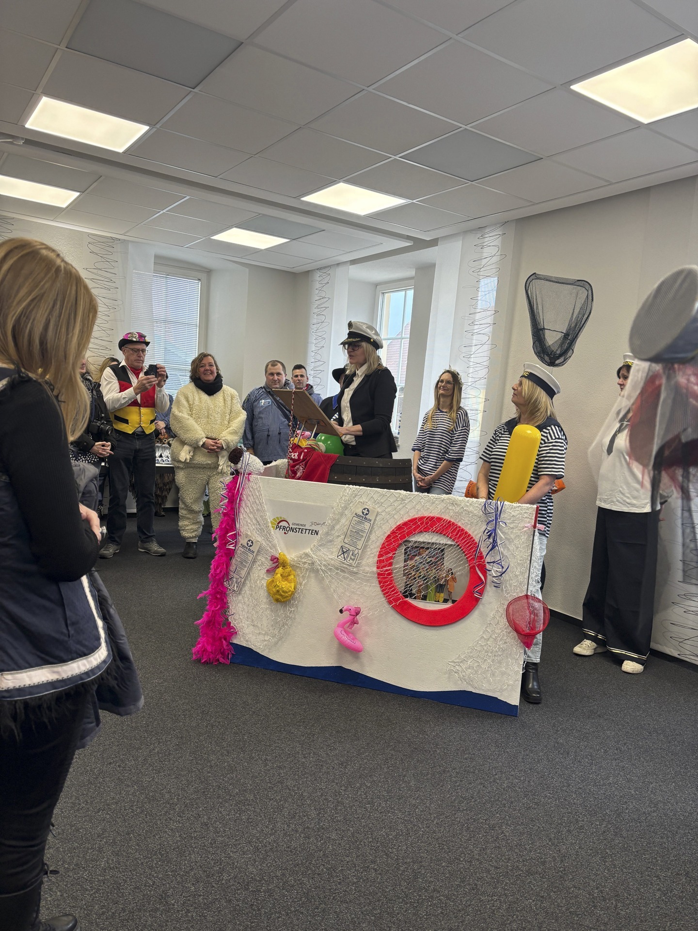 Die Schäf setzen den Bürgermeister von Pfronstetten ab und erobern das Rathaus von Pfronstetten.