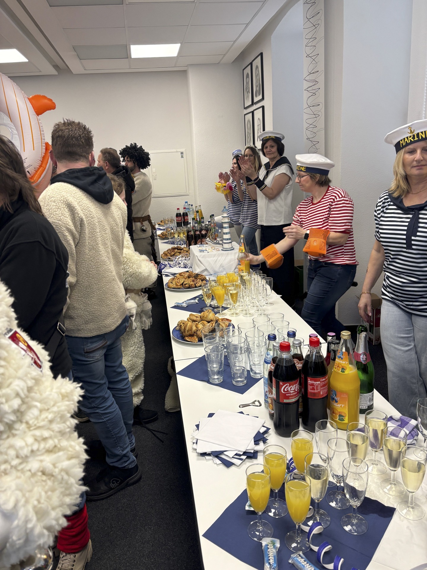 Die Schäf setzen den Bürgermeister von Pfronstetten ab und erobern das Rathaus von Pfronstetten.